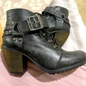 Woman’s Harley boots
